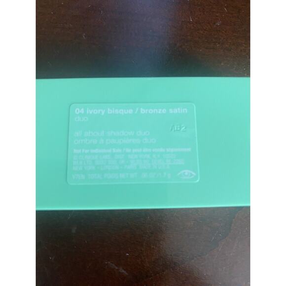 Clinique EyeShadow Duo 04 Ivory Bisque/ Bronze Satin .06 Oz - Picture 2 of 3